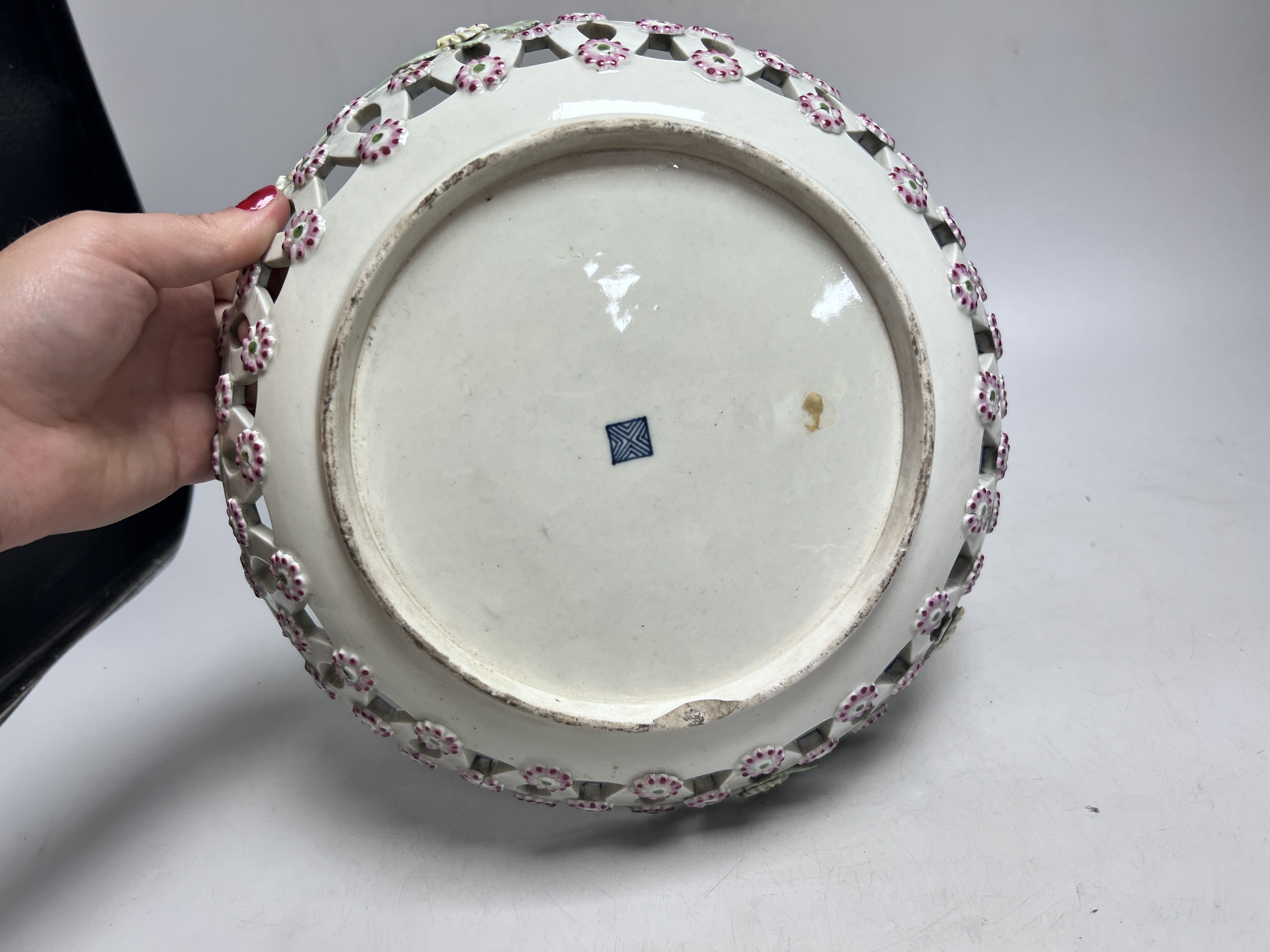 A Worcester scale blue two handled basket, c.1775, 28cm wide